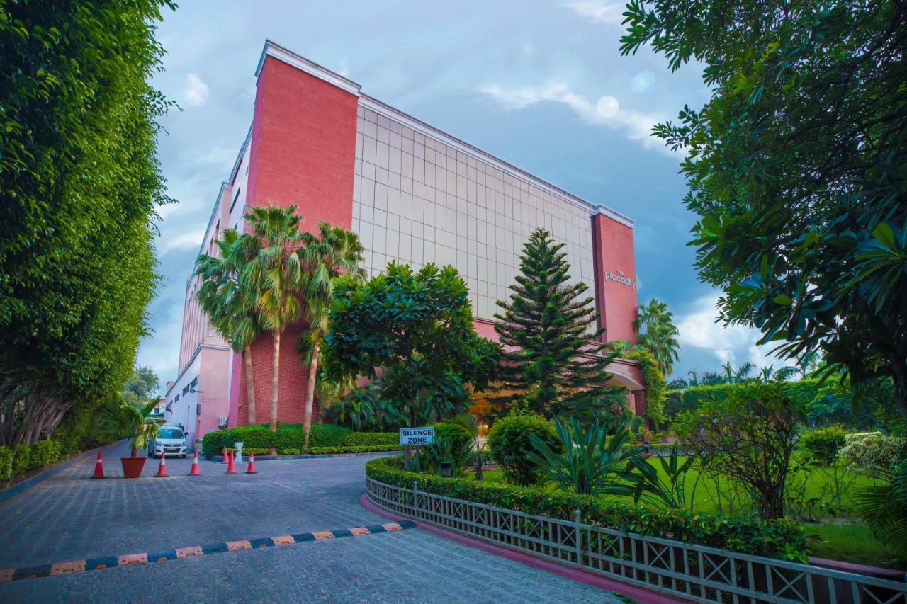 Hotel The Piccadily Lucknow Exterior foto