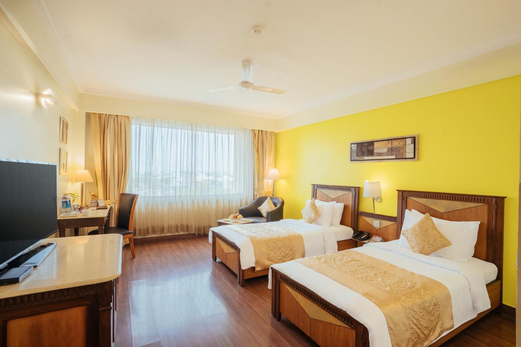 Hotel The Piccadily Lucknow Exterior foto